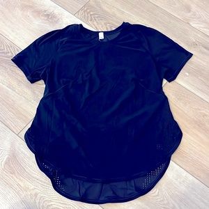 Lululemon Moisture-Wicking Tshirt. Size 4.